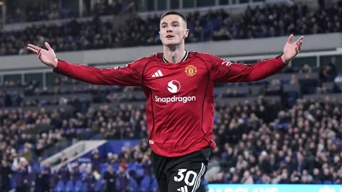 上海海港击败河南队，国脚发挥亮眼